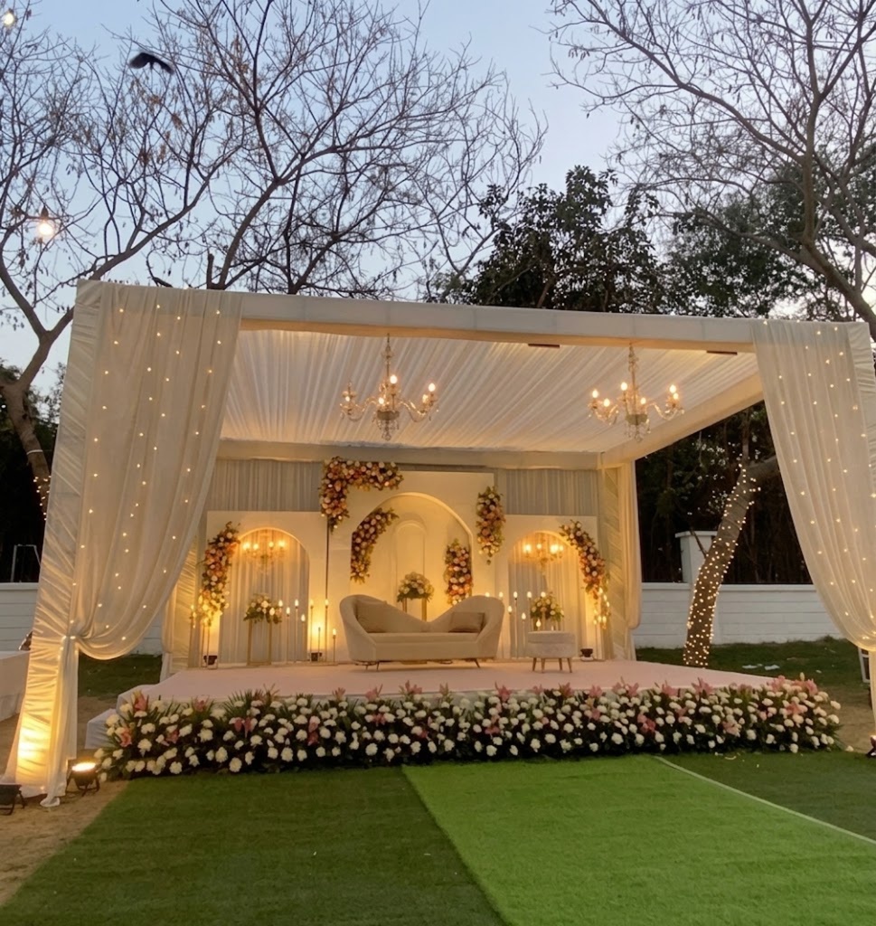 Wedding mandap and entrance décor in Uttarakhand